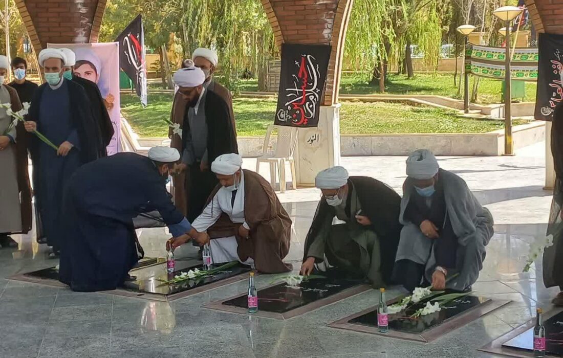 تجدید میثاق روحانیت استان ایلام با شهداء به مناسبت هفته دفاع مقدس