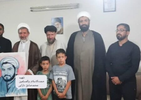 دیدار حجت‌الاسلام والمسلمین زمانی با خانواده شهداء روحانی حادثه تروریستی حرم مطهر رضوی+ تصاویر